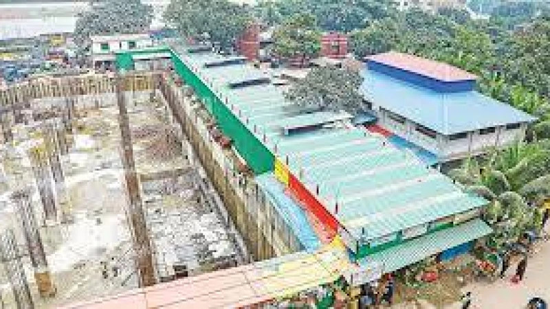 ঢাকার তালতলায় রাস্তায় কাঁচাবাজার বসিয়ে আত্মসাৎ ৭০ লাখ টাকা