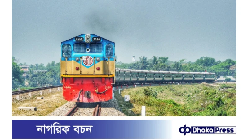 এক্সপ্রেসওয়ের ক্রেন রেললাইনে, ট্রেন চলাচল ১ ঘণ্টা বন্ধ