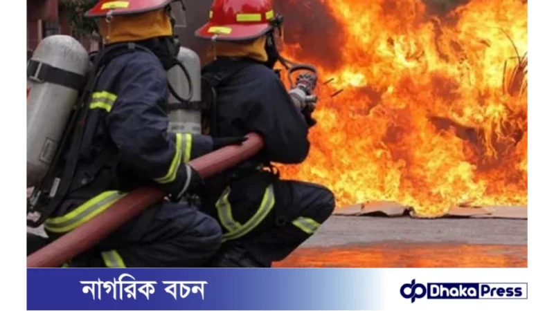 ঝিলপাড় বস্তিতে আগুনে ঘরবাড়ি ও সম্পত্তির ব্যাপক ক্ষয়ক্ষতি