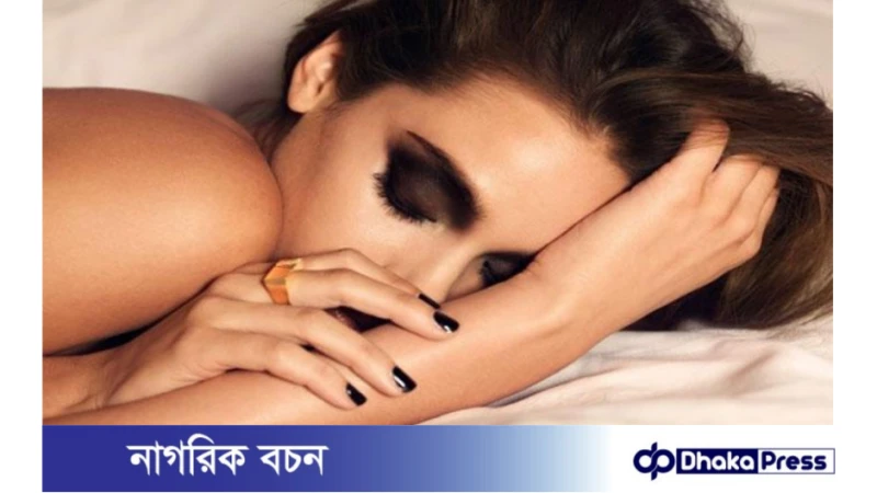 মেকআপ না তুলে ঘুমলে ত্বকের যেসব ক্ষতি