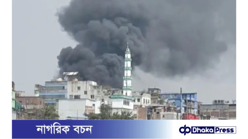 লালবাগে জুতার কারখানায় আগুন, নিয়ন্ত্রণে ৯ ইউনিট 