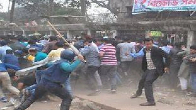 বিএনপির পথসভায় পুলিশের লাঠিচার্জ, চাঁদসহ আটক ৭