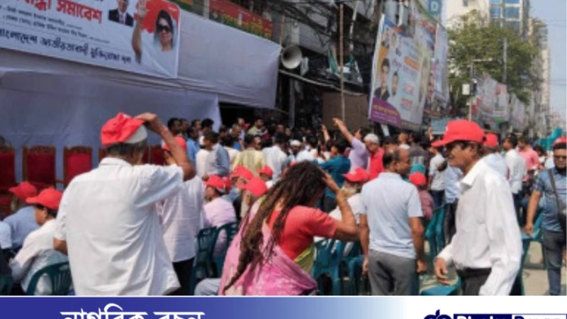 নয়াপল্টনে চলছে  মুক্তিযোদ্ধা দলের সমাবেশ