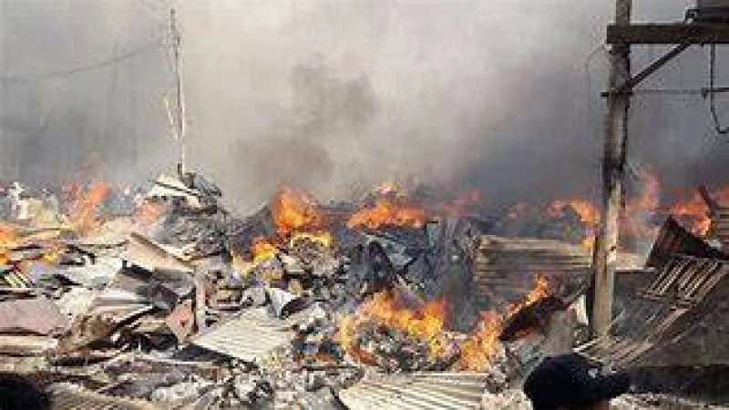 বঙ্গবাজারের আগুন নিয়ন্ত্রণে আনতে সেনাবাহিনীর সাহায্যকারী দল, বিমানবাহিনীর হেলিকপ্টার