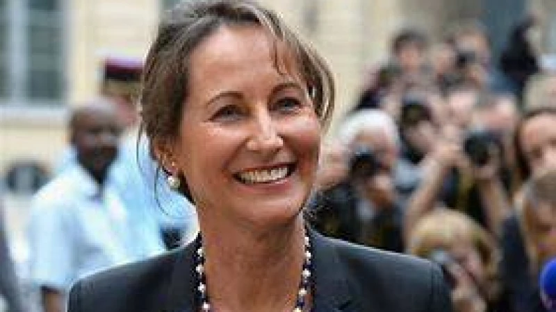 প্লেবয় ম্যাগাজিনের প্রচ্ছদের মডেল ফরাসি মন্ত্রী