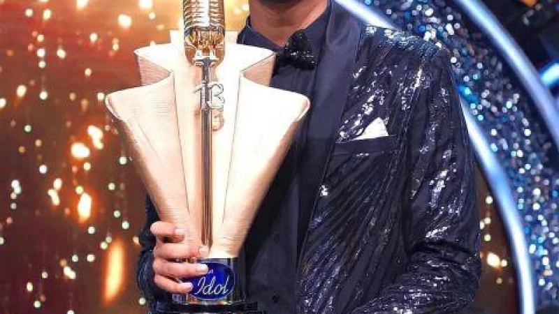 ‘ইন্ডিয়ান আইডল’ জিতে পেলেন ৩২ লাখ টাকা ও নতুন গাড়ি