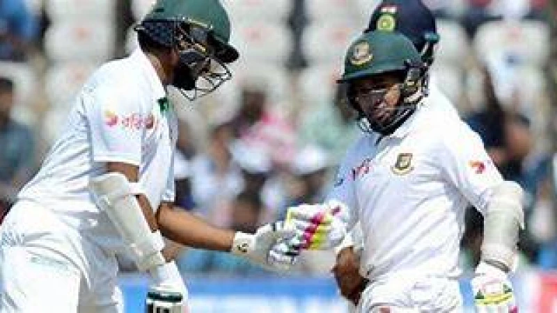 সাকিব-মুশফিকের ফিফটিতে স্বস্তি নিয়ে লাঞ্চে বাংলাদেশ