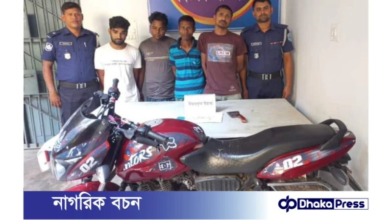 ৩২ পিস ইয়াবা ও দেশীয় অস্ত্রসহ গ্রেফতার ৪