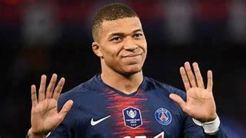 পিএসজির সবকিছু নিয়ে এমবাপ্পেকে নাক গলাতে না করলেন বিশ্বকাপজয়ী তারকা