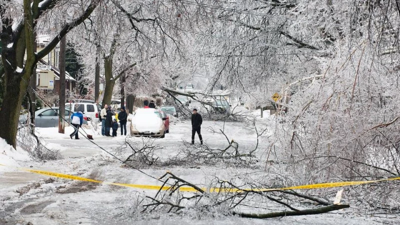 কানাডায় বরফ ঝড়ে বিদ্যুৎহীন লাখো মানুষ, নিহত ২