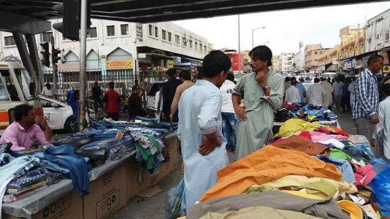 অনেকে ফুটপাতে দোকান বসিয়েছেন, কাপড় ধার করেছেন কেউ