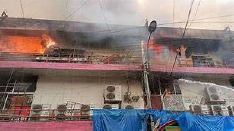 নিউ সুপার মার্কেটে আগুন, সায়েন্স ল্যাব থেকে গার্হস্থ্য অর্থনীতি পর্যন্ত সড়ক বন্ধ