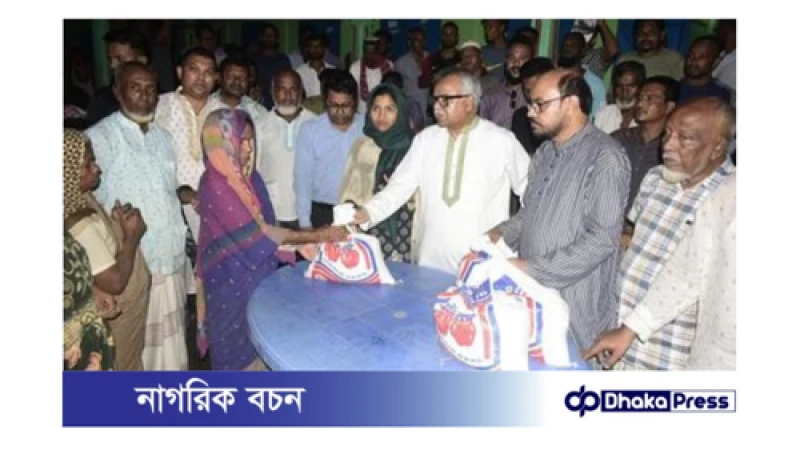 বানভাসি মানুষের পাশে ত্রাণসামগ্রী বিতরণ করছেন: প্রবাসী কল্যাণ ও বৈদেশিক কর্মসংস্থান মন্ত্রণালয়ের প্রতিমন্ত্রী