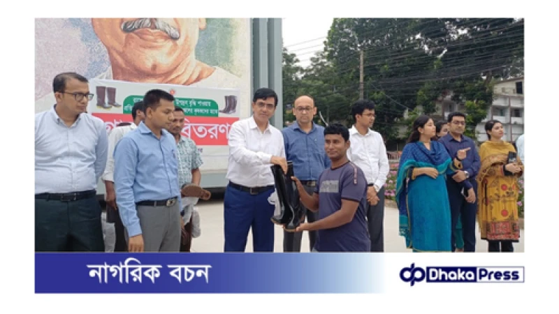 ফরিদপুরের চরাঞ্চলে রাসেলস ভাইপারের উপদ্রব: কৃষকদের মাঝে গামবুট বিতরণ