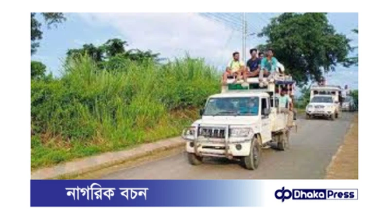 সাজেক থেকে বেরিয়ে এসেছেন আটকে থাকা পর্যটকরা