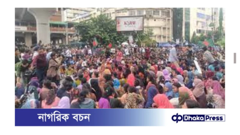 জরুরি সেবা ও অ্যাম্বুলেন্স নির্বিঘ্নে চলাচলের সুযোগ করে দিচ্ছেন আন্দোলনকারীরা